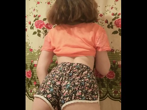 ❤️ सेक्सी जवान बेब क्यामेरामा उनको शर्ट्स फुकाल्दै ❤  हामी मा  ️❤